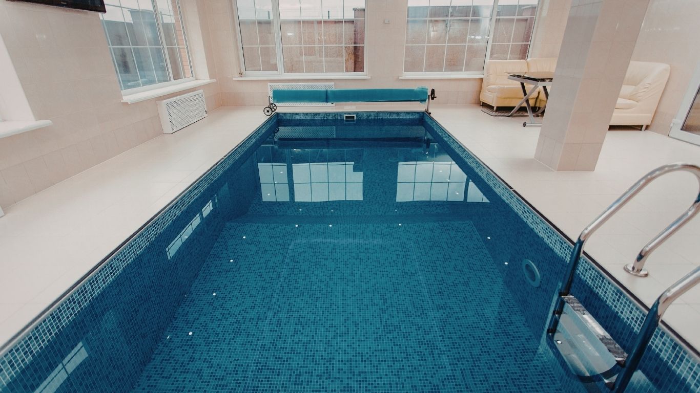 manfaat kolam renang rumah